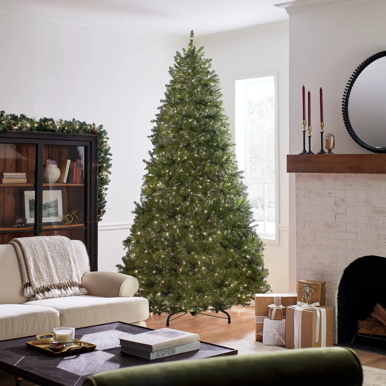 Clearance 9 ft. Pre-Lit Dunhill Fir Tree with 900 Clear Lights Full|Pre-Lit