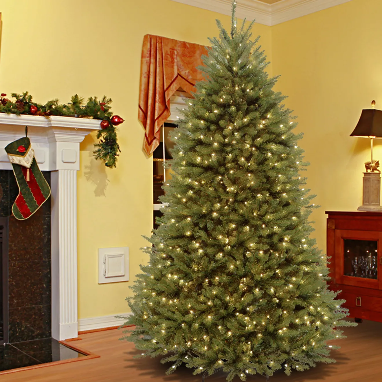 Clearance 9 ft. Pre-Lit Dunhill Fir Tree with 900 Clear Lights Full|Pre-Lit