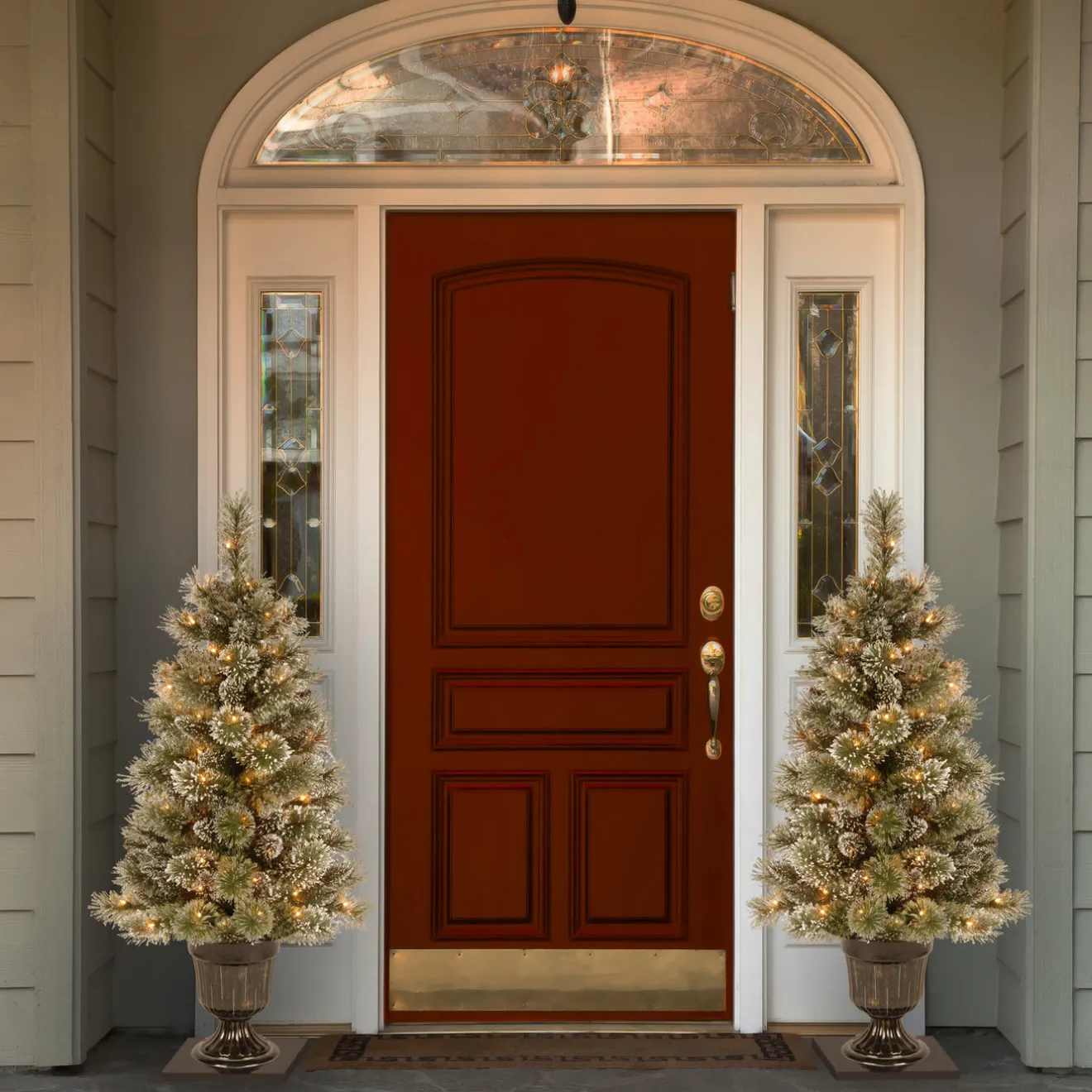 Hot 4 ft. Pre-Lit Glittery Bristle Tree with Clear Lights Entrance|Pre-Lit