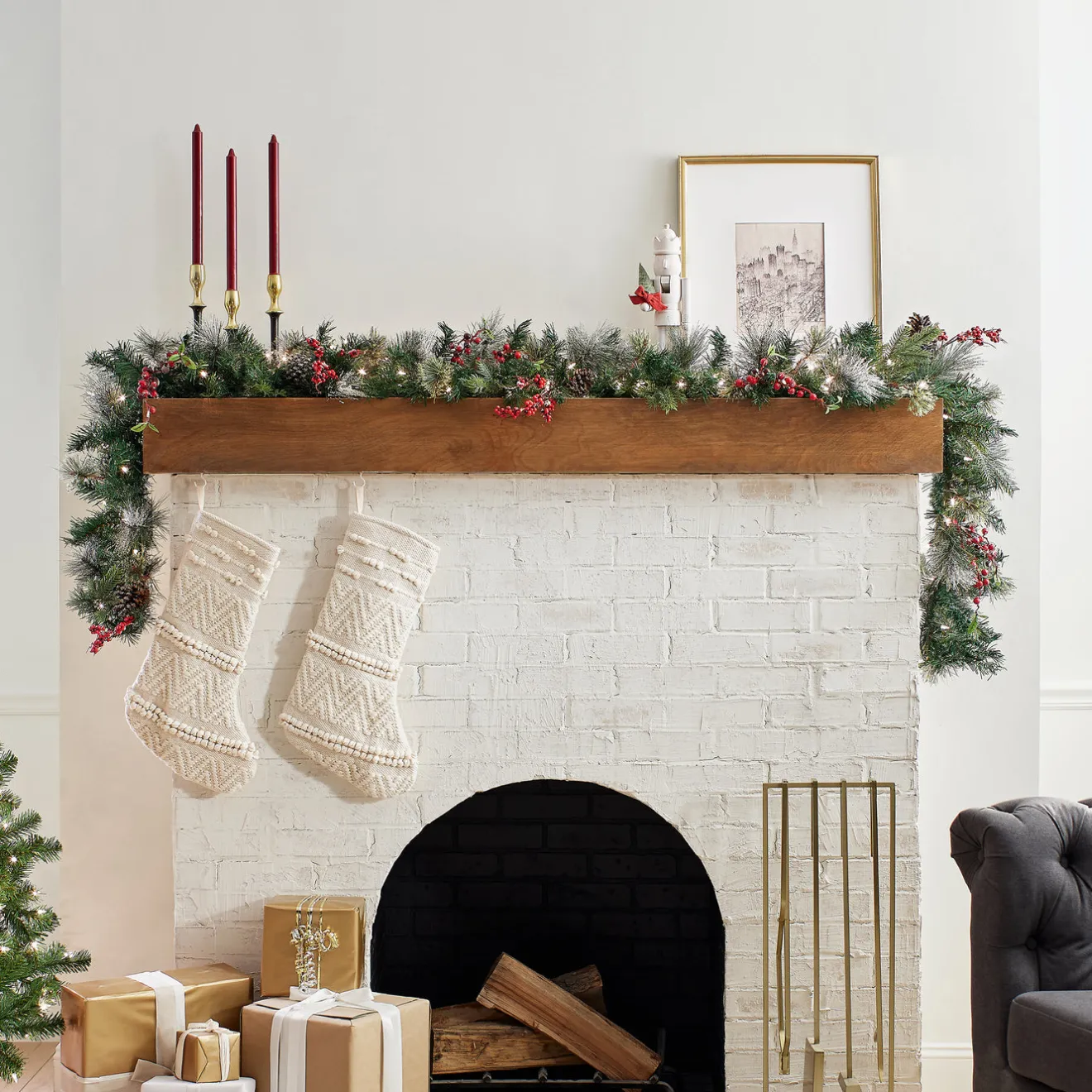 Outlet 9 ft. Pre-Lit Wintry Berry Garland with Clear Lights, Plug-In Pre-Lit Christmas Garlands|7-10 Feet Christmas Garlands