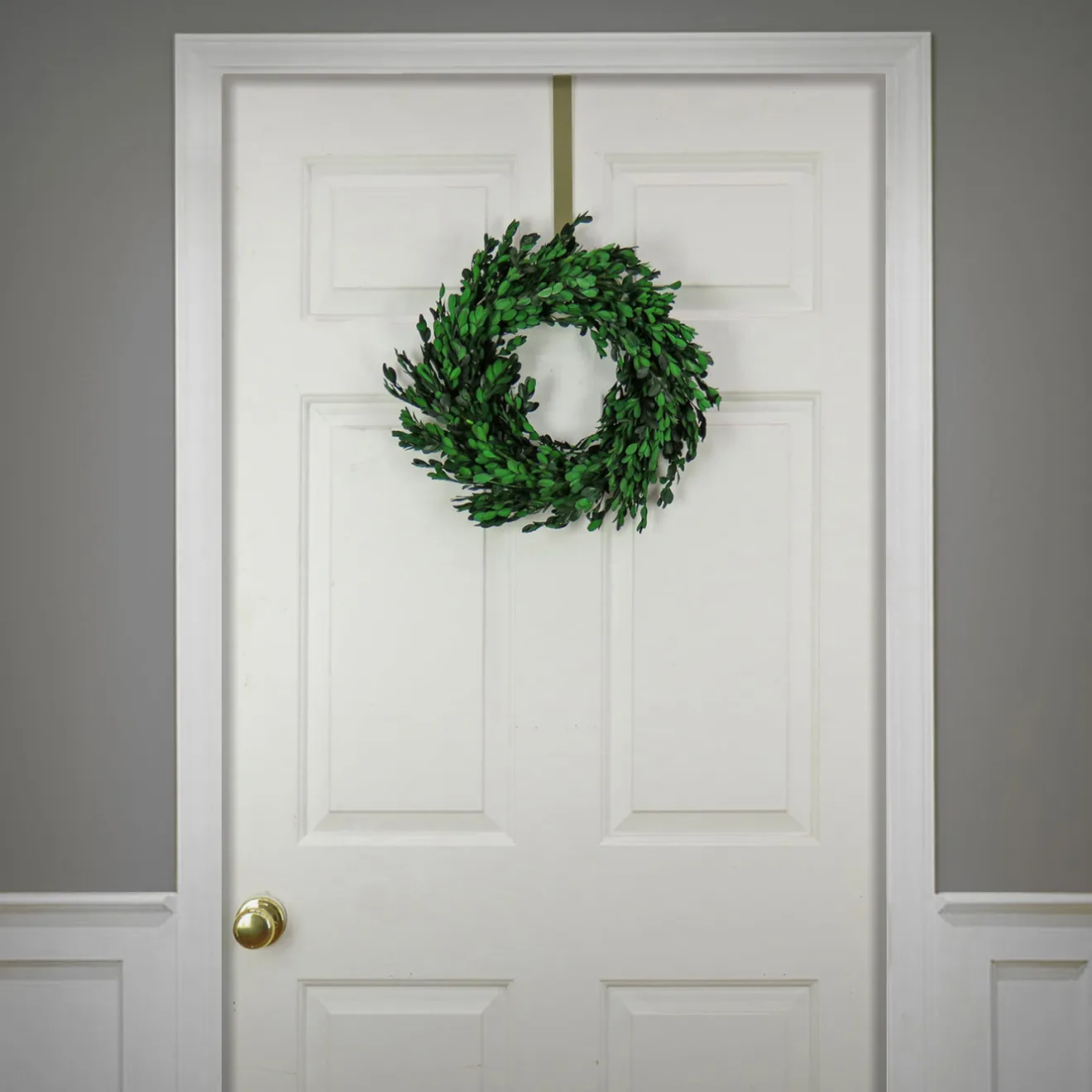 Best 18 in. Spring Wreath with Boxwood Flowers, Flowing Green Stems Wreaths