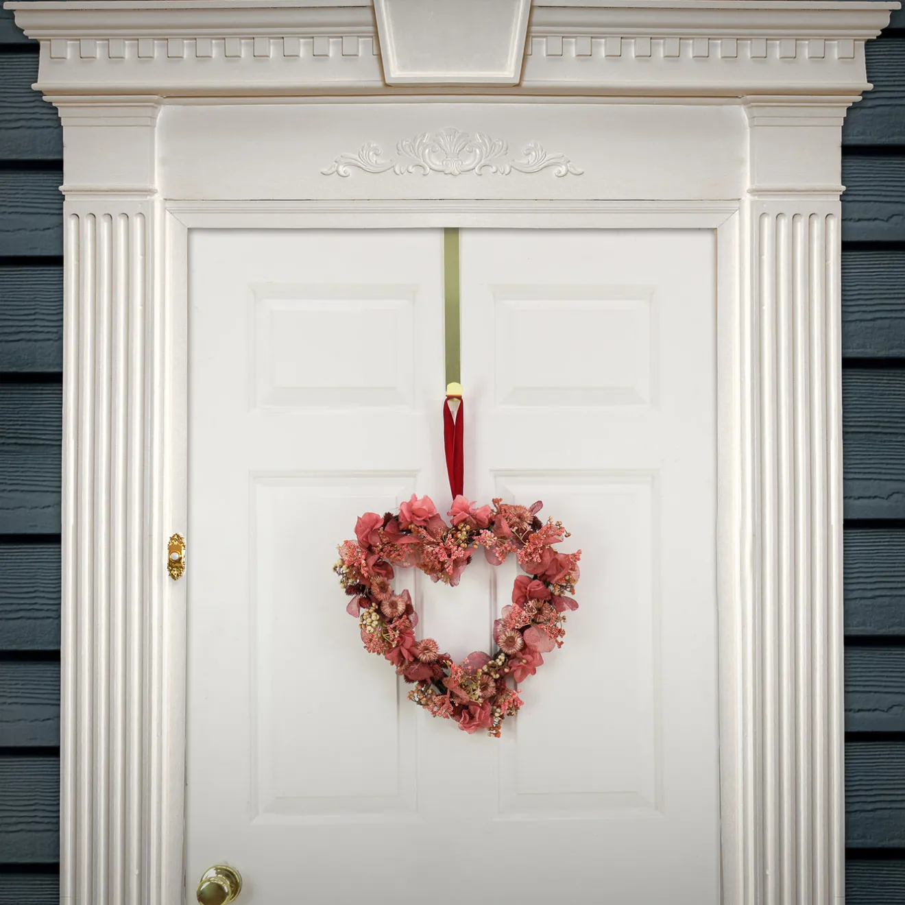 Outlet 16 in. Valentine's Flower Blooms Floral Heart Wreath Wreaths